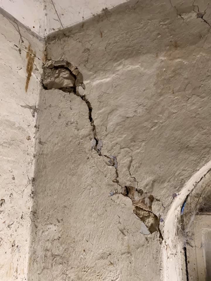 Masonry crack in house